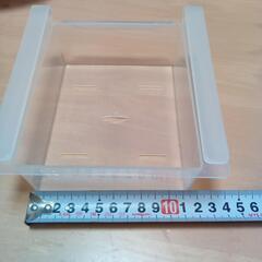 棚に挟んで使うトレー