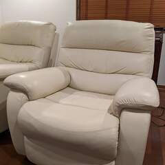 ニトリ 電動リクライニングソファー ホワイト アイボリー ニトリ ビリーバ2 アイボリー 電動リクライニングソファ 美品