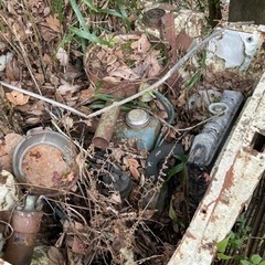 日産サニー　50年前のボロボロ車の画像