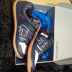 にゅーずスニーカー