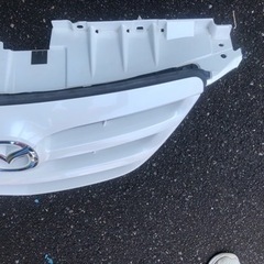 マツダMPV LW3Wフロントグリルの画像