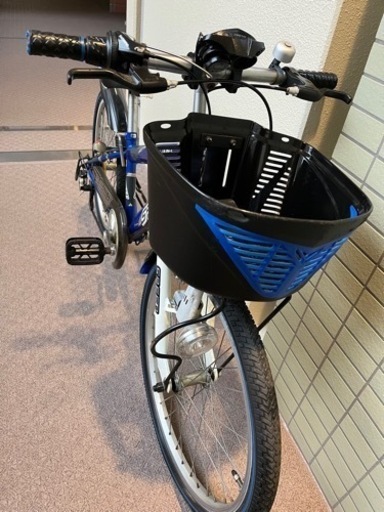 子供用自転車 22インチ ジュニアマウンテンバイク シマノ 6段変速ギア カゴ 鍵 ライト 泥除け チェーンカバー付き シティサイクル