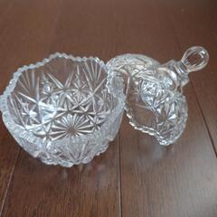 新品　ガラスの入れ物