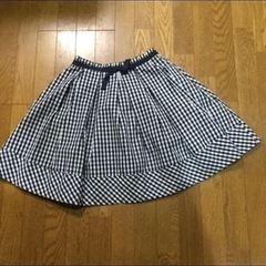 チェックスカートの画像