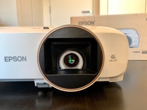 ホームシアター用プロジェクター EPSON EH-TW5650