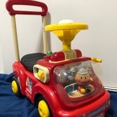 0円  アンパンマンカー 消防車 メロディ付き 手押し車 乗り物