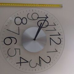 透明な掛け時計の画像