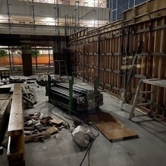 型枠大工。ソーラーパネル。清掃の画像