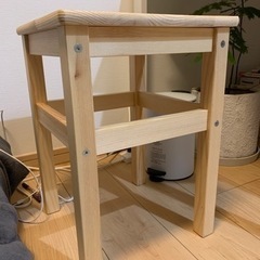木のサイドテーブル（自宅まで取りに来れる方にお渡しします）の画像
