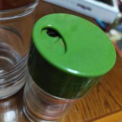 中清　醤油差し、胡椒差しセットだと100円。の画像