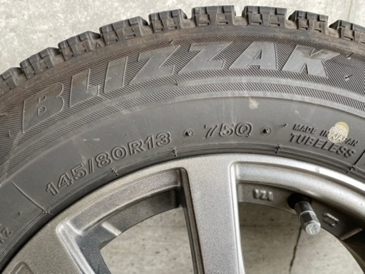 軽自動車用　スタットレスタイヤ4本セット　減り少ないです。ホイール付き