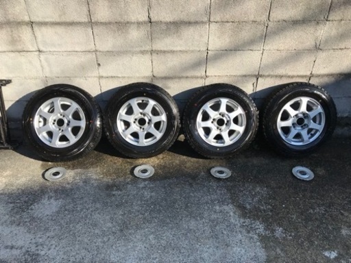 スタッドレスタイヤ　13インチ　ダンロップ　普通車小型用