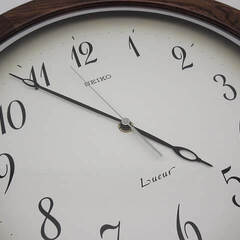 ss4595　セイコー　掛け時計　SH363B　丸型　木目調　アナログ時計　SEIKO　Lueur　ダークブラウン　シンプル　壁掛け　電池式　ステップ秒針　クォーツ　こげ茶　直径36cmの画像