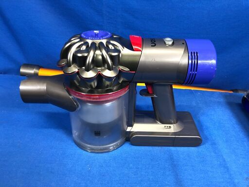 【動作保証あり】Dyson ダイソン 2017年 V8 fluffy SV10FF コードレスクリーナー ①【管理KRK750】