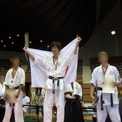 小学生～高校生・親子向け！教員免許をもった空手世界チャンピオン現役選手が丁寧に空手コーチングの画像