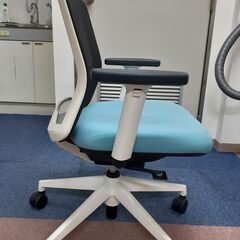 ★Thanks引取者決定　超美品！オフィスに限らずテレワークにも使える回転いす　No.11の画像
