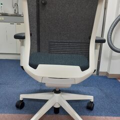 ★Thanks引取者決定　超美品！オフィスに限らずテレワークにも使える回転いす　No.11の画像