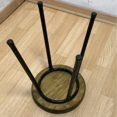 レトロな丸イスの画像