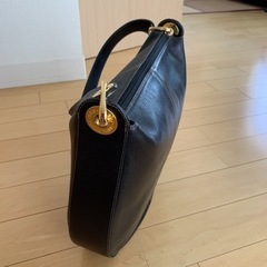 ユキコハナイ　黒革ショルダーバッグの画像