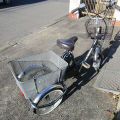 電動アシスト三輪自転車の画像