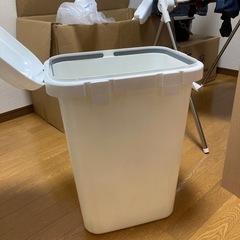 白ゴミ箱　無料でお譲りいたします。(1/25〜28)の画像
