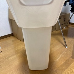 白ゴミ箱　無料でお譲りいたします。(1/25〜28)の画像