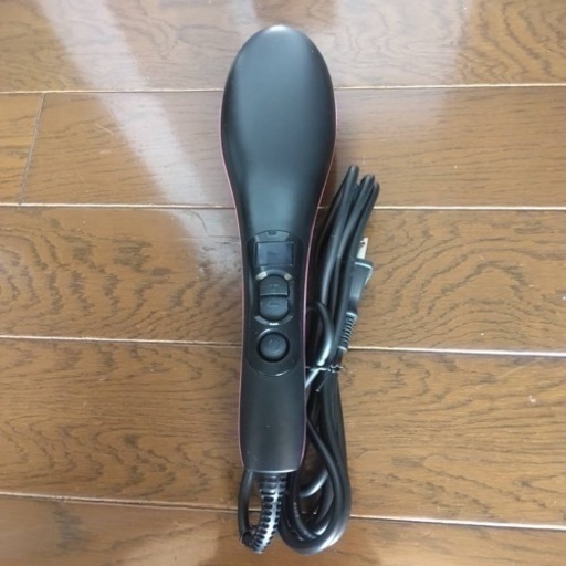 《新品　未使用です》ヘアアイロンブラシいかがですか？