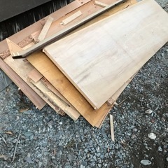 廃材、薪に！ご使用下さい。