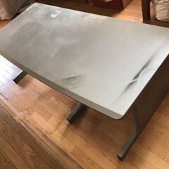 パソコンデスクの画像