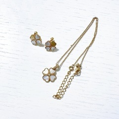 クローバー　シェル　ゴールド　ネックレス　イヤリング　セット