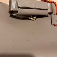 【1/28, 29 引き取り可能な方限定】日本未発売　女性　ビジネスバッグの画像