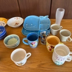無料！取りに来てくれる人限定　食器類の画像