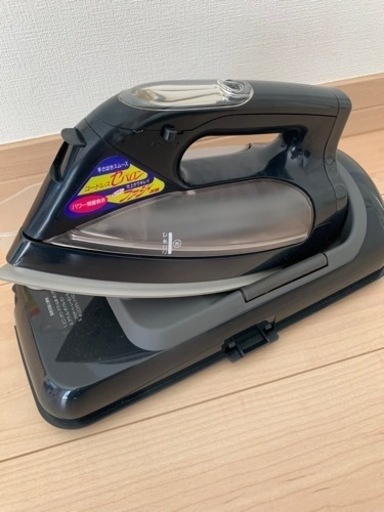 東芝　コードレス　カバー付き　アイロン