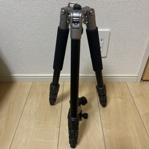 カメラ用三脚　台座に取り付けるアダプター無し