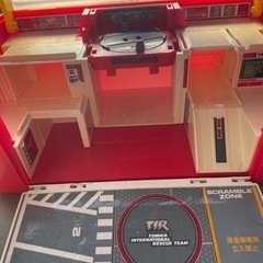 トミカ レッドボックスの画像