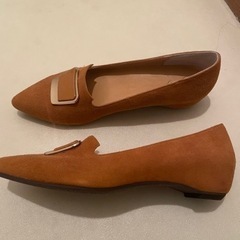 未使用　アカクラ　パンプス24.0 フラット　スエードの画像