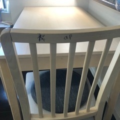お譲り先決まりました　IKEA 伸縮可能ダイニングテーブルと椅子セット　無料　あげますの画像