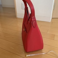 49,000円のお品美品⭐︎COLE HAAN 赤ハンドバッグの画像