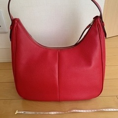 49,000円のお品美品⭐︎COLE HAAN 赤ハンドバッグの画像