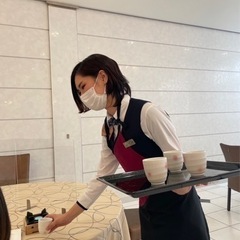 お客様へお茶やおしぼりを出したり、食事の配膳のお仕事ですの画像