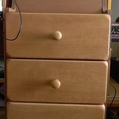 電話台、または小物収納棚、ミニチェスト