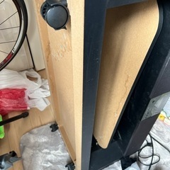 SHARP Blu-rayレコーダーとスピーカー付きテレビ台の画像