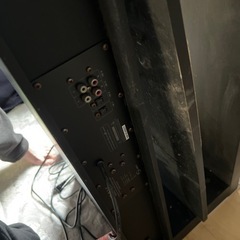 SHARP Blu-rayレコーダーとスピーカー付きテレビ台の画像