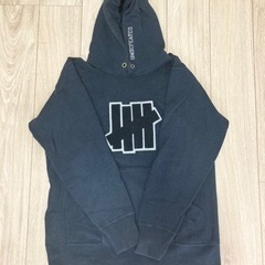 UNDEFEATED×Champion　コラボパーカーの画像