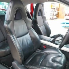 真っ赤なMT車、乗りこなしてください。