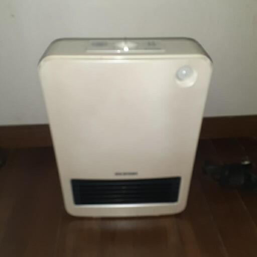 アイリスオーヤマ　人感センサー付きセラミックファンヒーター　JCH-122D-W