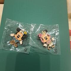 ミッキー&ミニーのピンバッジ