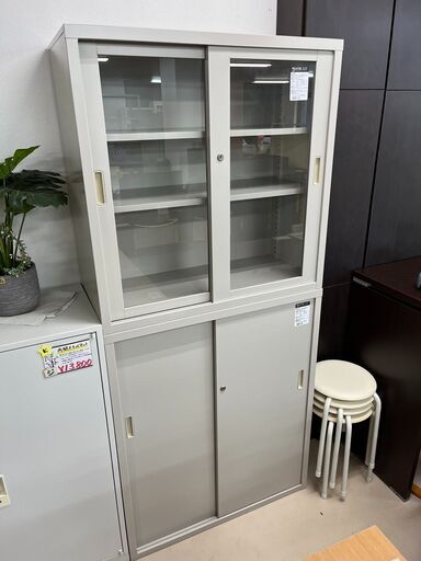 カギ付きキャビネット