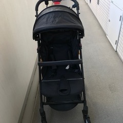 newoxベビーカー（黒）軽量　7ヶ月〜3歳の画像
