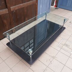 IDC大塚家具取扱いのイタリアの高級家具メーカー Poltrona Frau(ポルトローナ・フラウ)のHYDRA センターテーブルです！スタイリッシュなガラスコーヒーテーブルは洗練された空間に♪DA305の画像